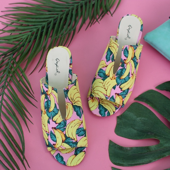 🚨LAST PAIR!!//The Chica//Yellow banana print Mule - Picture 5 of 8